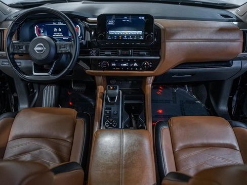 Used 2024 Nissan Pathfinder Platinum w/ Black Appearance Package image 21