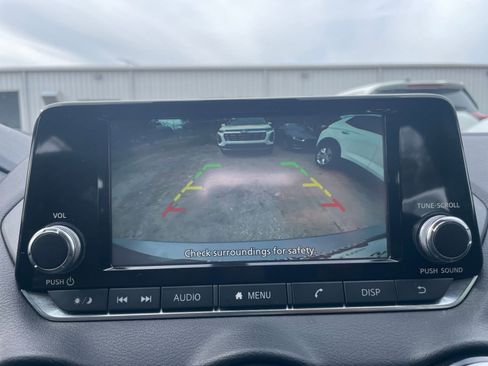 Used 2025 Nissan Sentra S image 17