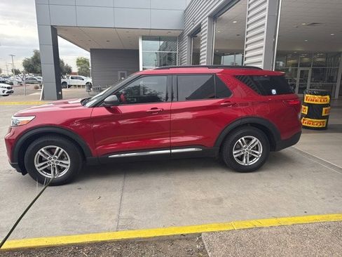 Used 2020 Ford Explorer XLT image 11