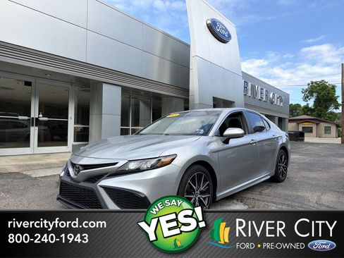 Used 2021 Toyota Camry SE FWD image 1
