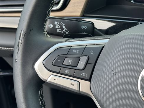 Used 2025 Volkswagen Atlas SE image 21