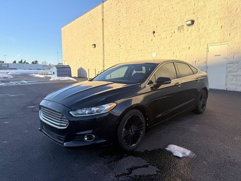 Used 2016 Ford Fusion SE w/ Equipment Group 202A image 2