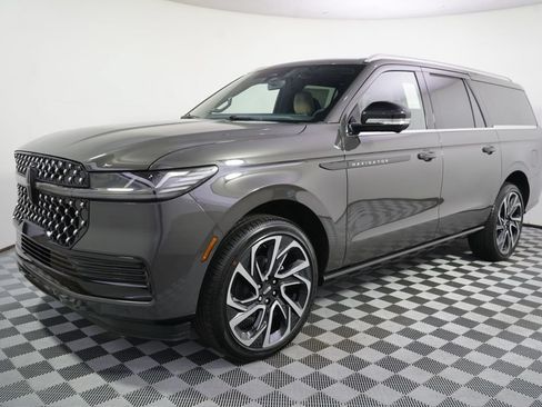 New 2026 Lincoln Navigator L Black Label AWD/4WD image 2