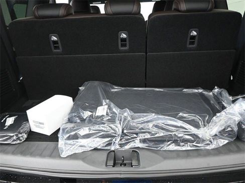 New 2026 Nissan Armada SL w/ Captain's Chari Seat Package image 30