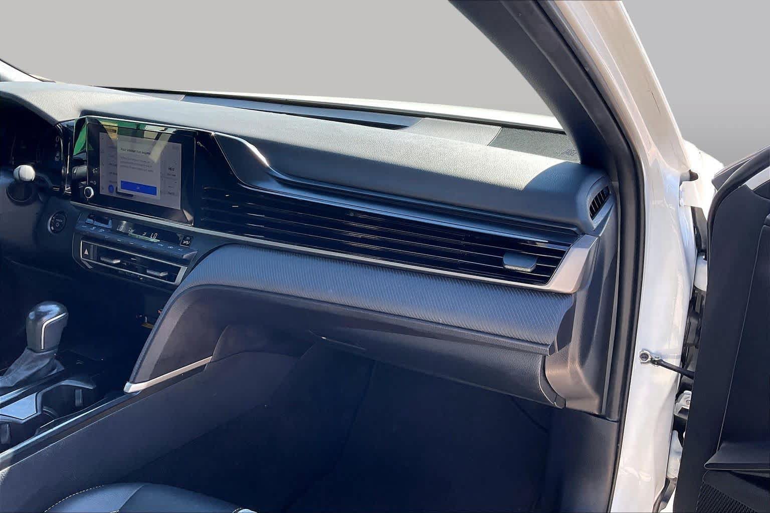 Used 2025 Toyota Camry SE FWD image 18