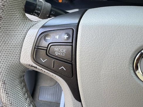 Used 2012 Toyota Sienna XLE w/ XLE Navigation Pkg FWD image 19