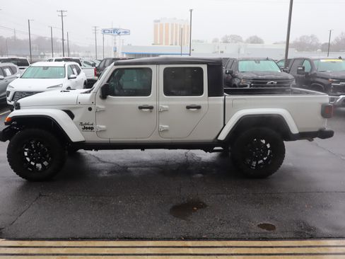 Used 2025 Jeep Gladiator Sport image 7