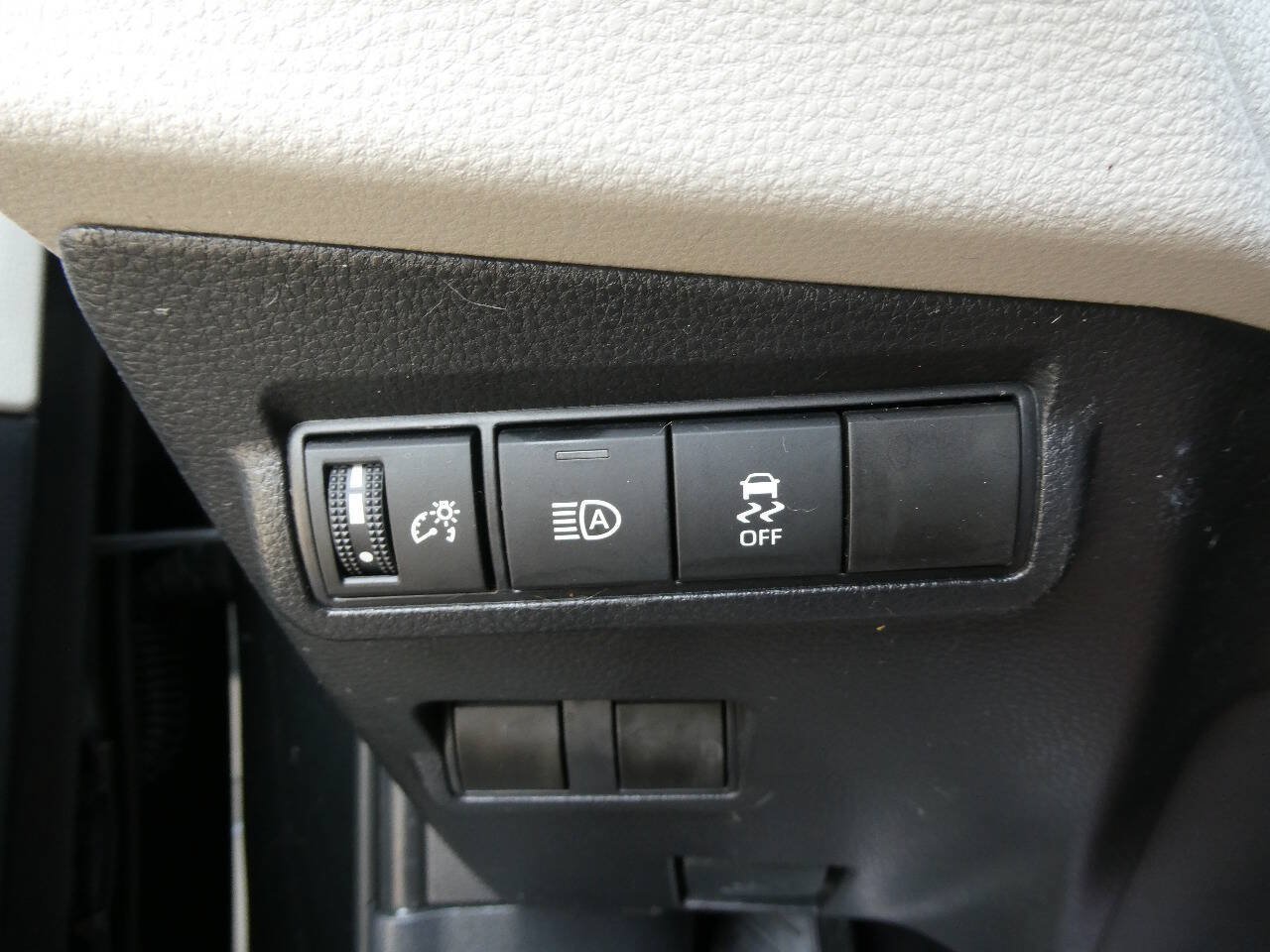 Used 2026 Toyota Corolla Cross L AWD/4WD image 20