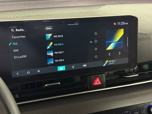 Used 2025 Kia Carnival EX FWD image 17