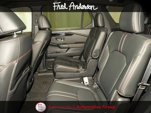 Used 2024 Honda Pilot TrailSport image 11