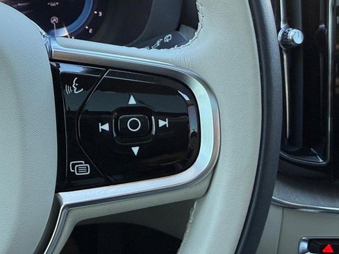 Certified 2023 Volvo XC60 B5 Plus w/ Climate Package image 19