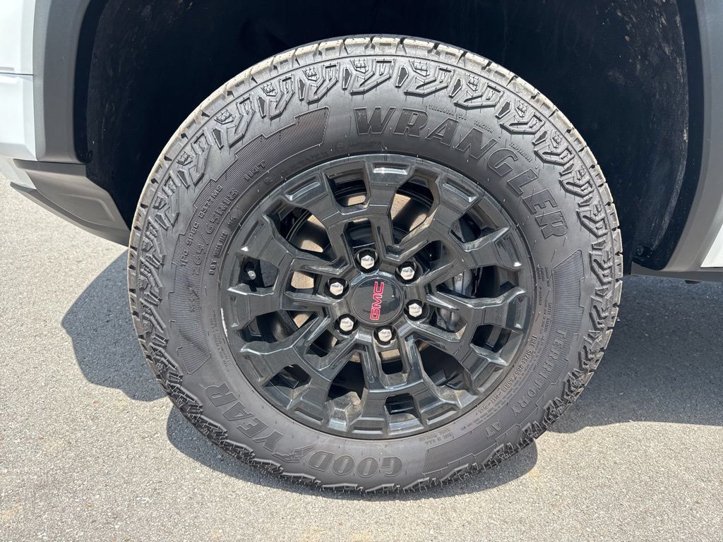 New 2026 GMC Canyon Elevation w/ Convenience Package RWD image 30