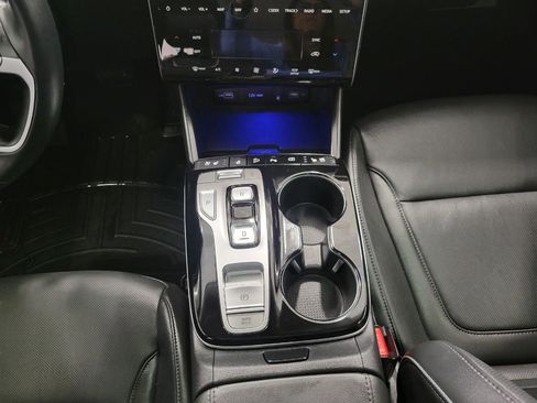 Used 2024 Hyundai Tucson Limited image 16