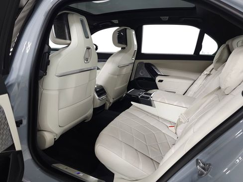 Used 2023 BMW 760i xDrive w/ Luxury Rear Seating Package AWD/4WD image 42