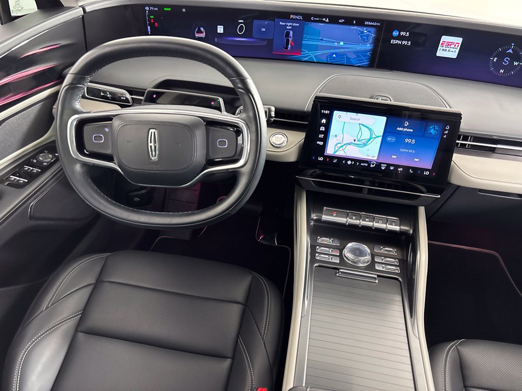 Used 2025 Lincoln Nautilus Premier AWD/4WD image 2