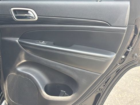 Used 2022 Jeep Grand Cherokee Laredo X RWD image 18