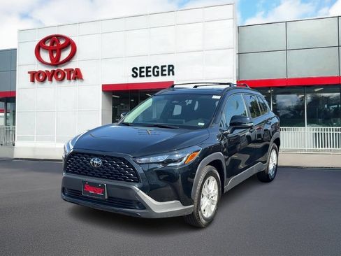 Used 2024 Toyota Corolla Cross LE w/ Moonroof Package AWD/4WD image 11