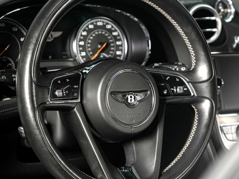 Used 2017 Bentley Bentayga image 36