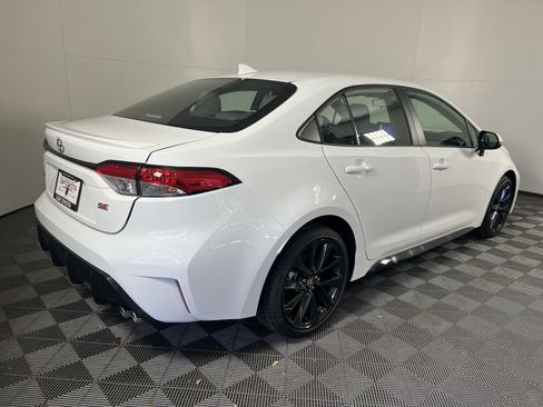 Used 2024 Toyota Corolla SE w/ SE Premium Package FWD image 4