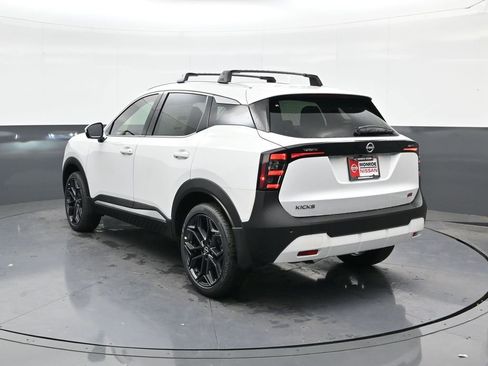 New 2025 Nissan Kicks SR FWD image 5