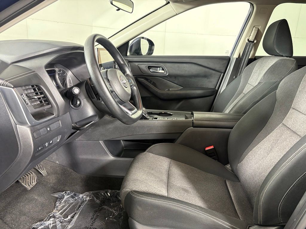 Used 2024 Nissan Rogue SV FWD image 25