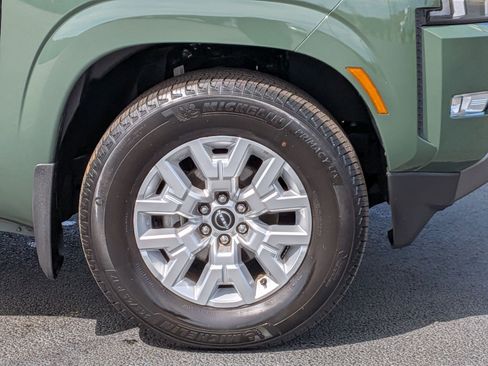 Used 2024 Nissan Frontier SV image 10