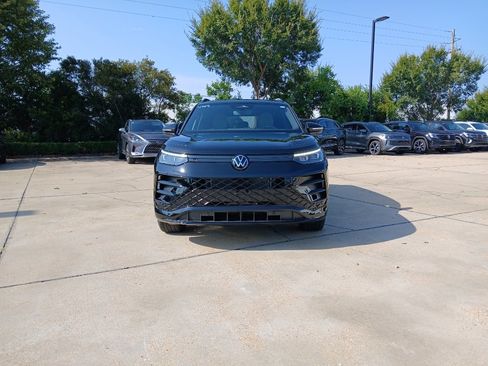 New 2026 Volkswagen Tiguan SE R-Line FWD image 2