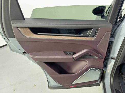 Used 2024 Porsche Cayenne Turbo image 46