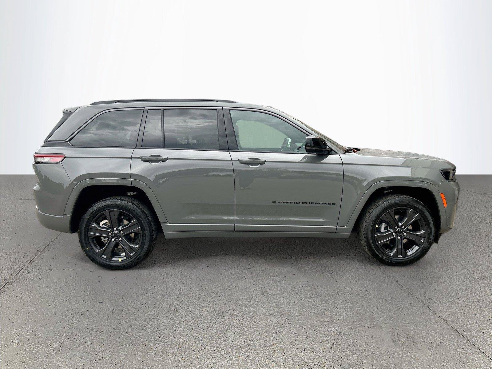 New 2027 Jeep Grand Cherokee Limited AWD/4WD image 3