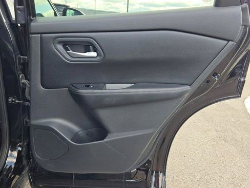 Used 2025 Nissan Rogue SV AWD/4WD image 10