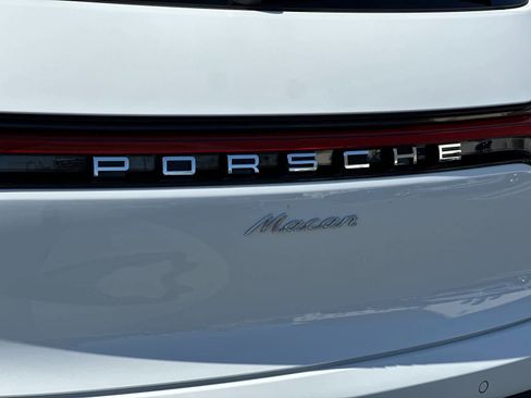Certified 2025 Porsche Macan AWD/4WD image 31