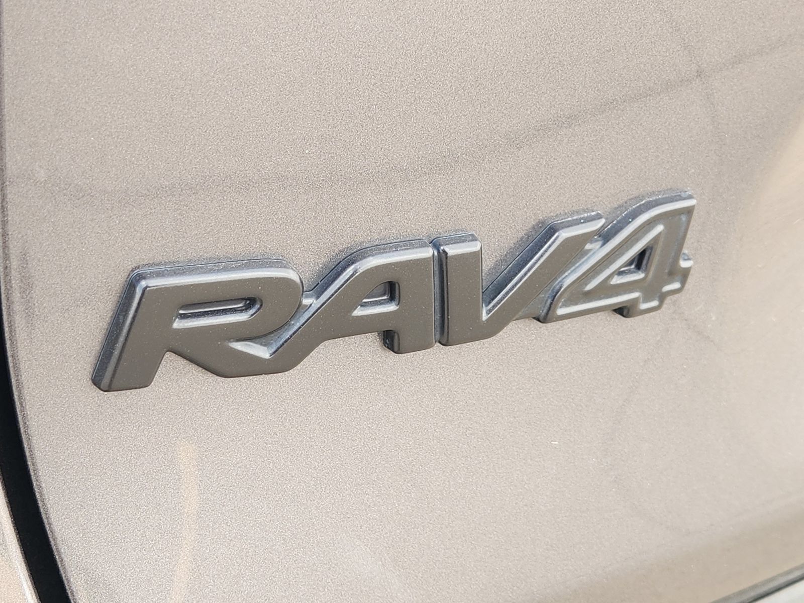 Used 2021 Toyota RAV4 LE FWD image 13