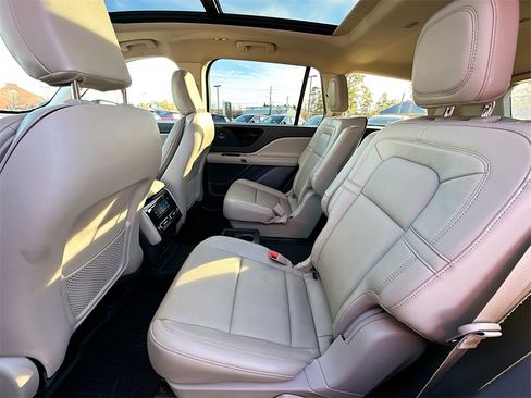 Used 2022 Lincoln Aviator Reserve w/ Elements Package Plus image 4