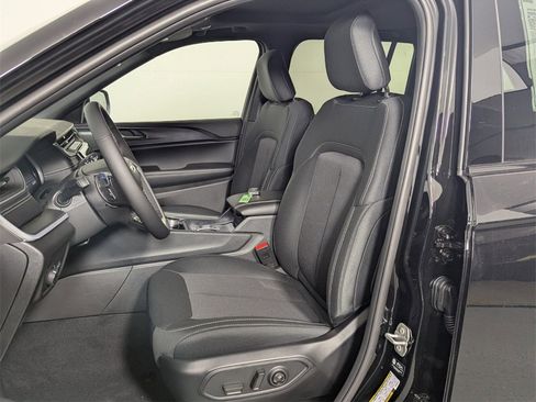 New 2025 Jeep Grand Cherokee Laredo X w/ Luxury Tech Group I image 12