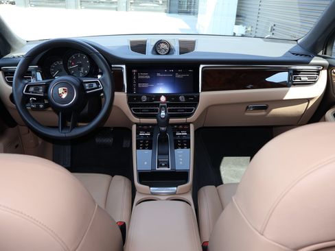 Certified 2026 Porsche Macan AWD/4WD image 22