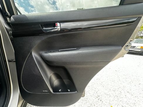 Used 2012 Kia Sorento SX FWD image 33