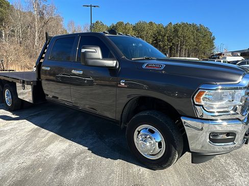Used 2024 RAM 3500 Tradesman w/ Chrome Appearance Group image 5