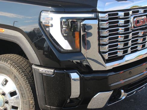 New 2026 GMC Sierra 3500 Denali w/ Denali Reserve Package AWD/4WD image 9