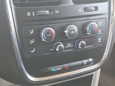 Used 2017 Dodge Grand Caravan SE w/ Power Window Group image 18