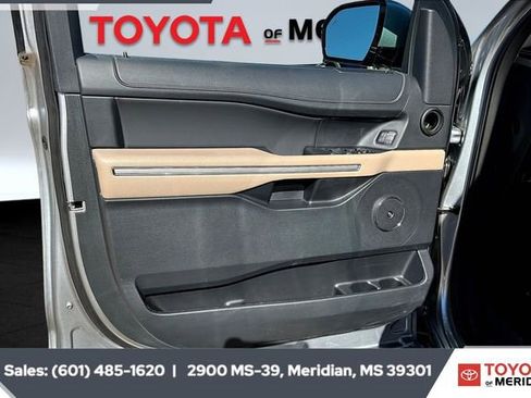 Used 2022 Ford Expedition Limited image 16