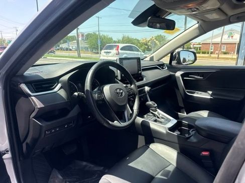 Used 2019 Toyota RAV4 XLE w/ Convenience Package AWD/4WD image 9