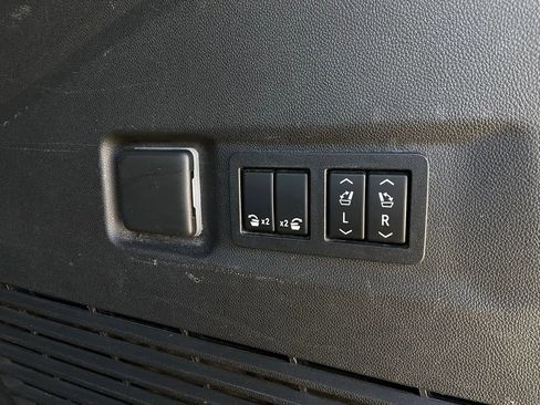 Used 2022 Chevrolet Suburban Z71 w/ Off-Road Capability Package image 25