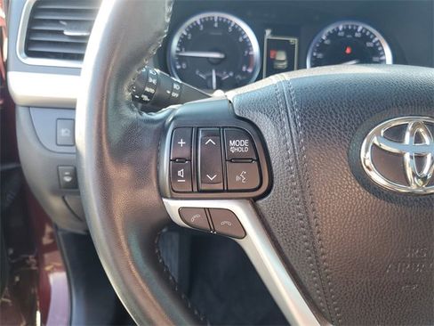 Used 2018 Toyota Highlander Limited Platinum image 19