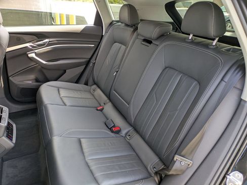 Used 2023 Audi e-tron Premium w/ Convenience Plus Package AWD/4WD image 31