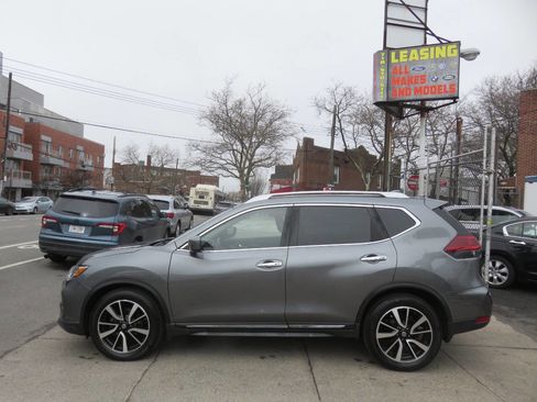 Used 2018 Nissan Rogue SL w/ Premium Package image 6