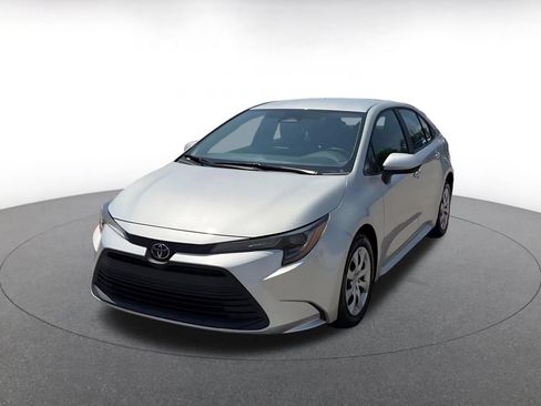 Used 2025 Toyota Corolla LE FWD image 7