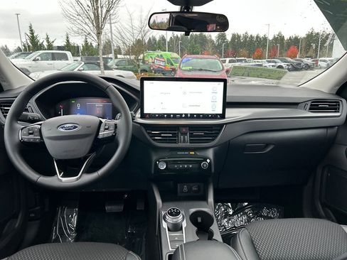 Used 2025 Ford Escape Base w/ Class II Trailer Tow Package image 6