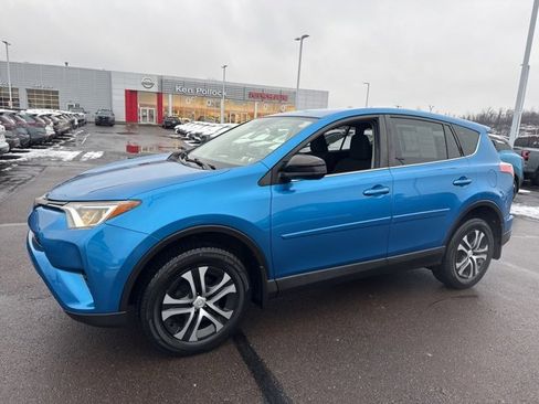 Used 2018 Toyota RAV4 LE image 34