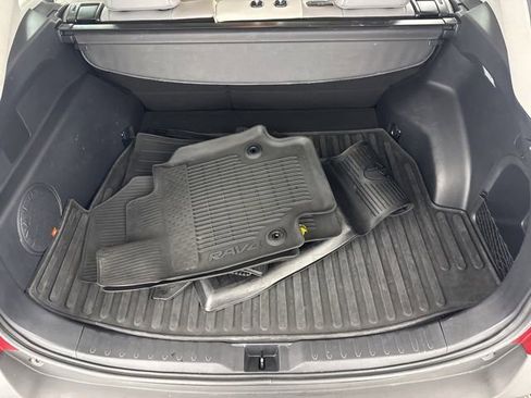 Used 2021 Toyota RAV4 Limited image 28