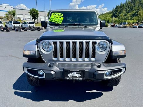 Used 2019 Jeep Wrangler Unlimited Sahara w/ Uconnect 4C Nav & Sound Group AWD/4WD image 2